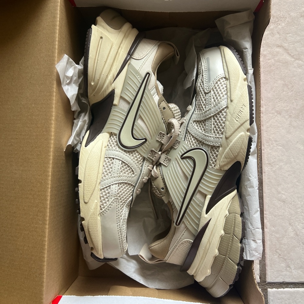 Nike V2K Lt Orewood Brown Sneakers